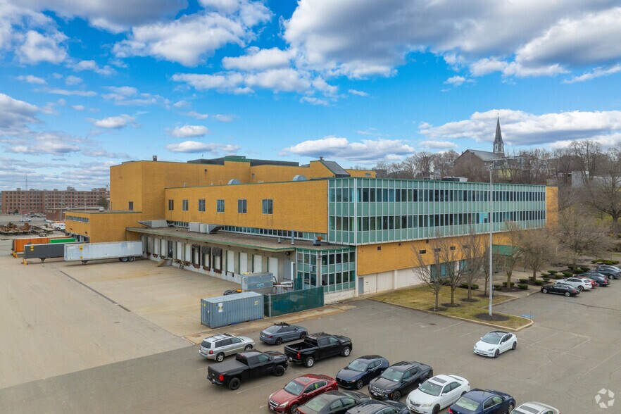465 Medford St, Charlestown, MA à louer - Photo de l’immeuble – Image 2 sur 17