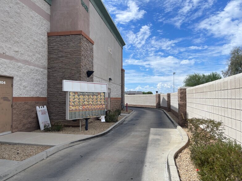 W Greenway Rd, Surprise, AZ à louer - Photo de l’immeuble – Image 2 sur 32