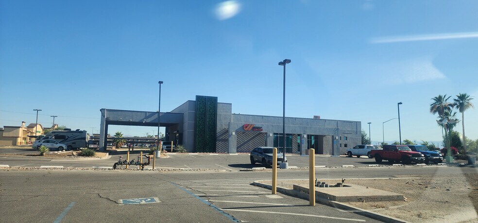 128 Cole Rd, Calexico, CA à vendre - Photo de l’immeuble – Image 1 sur 12