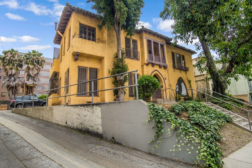 712 S Stanley Ave, Los Angeles, CA à vendre - Photo de l’immeuble – Image 2 sur 28