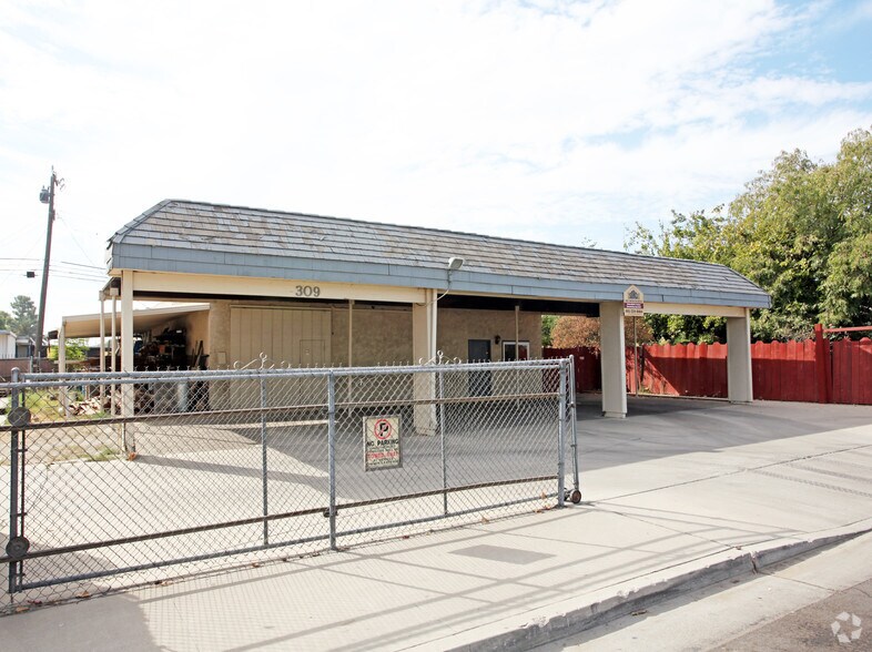 309 22nd St, Bakersfield, CA à vendre - Photo de l’immeuble – Image 2 sur 2