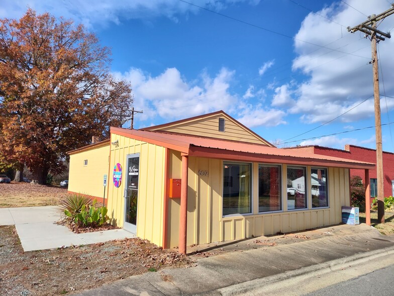 602 Washington St, Graham, NC à louer - Photo de l’immeuble – Image 2 sur 5