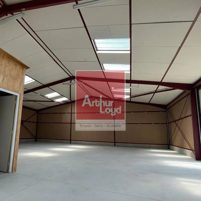 Industriel/Logistique dans Bréviandes à louer Photo de l’immeuble– Image 1 sur 8