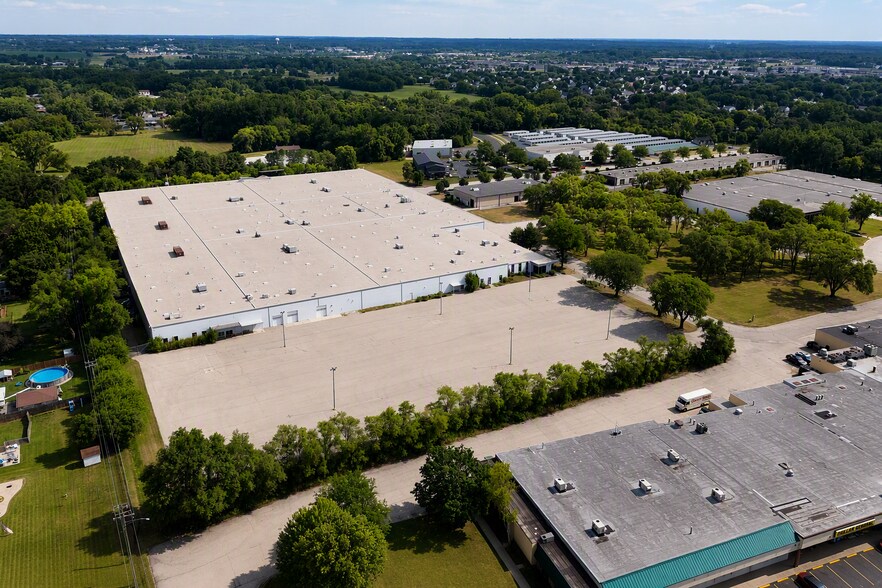 1600 Industrial Dr, McHenry, IL à louer - Photo de l’immeuble – Image 1 sur 2
