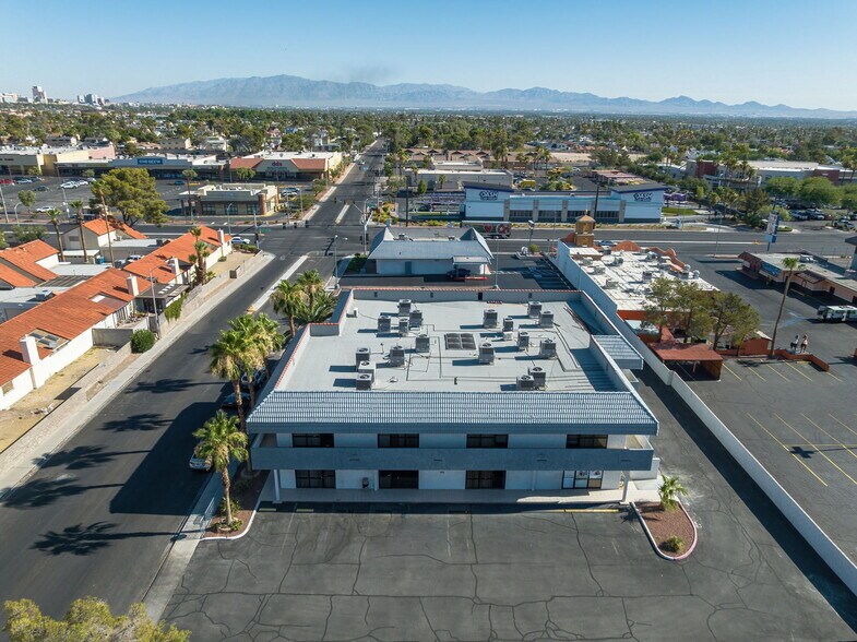 2625 E. Desert Inn Rd./3340 Topaz St. portefeuille de 2 biens à vendre sur LoopNet.fr - Photo de l’immeuble – Image 3 sur 121