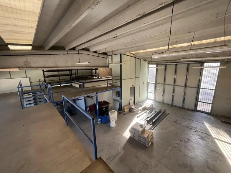 Industriel/Logistique dans Antibes à louer - Photo de l’immeuble – Image 3 sur 5