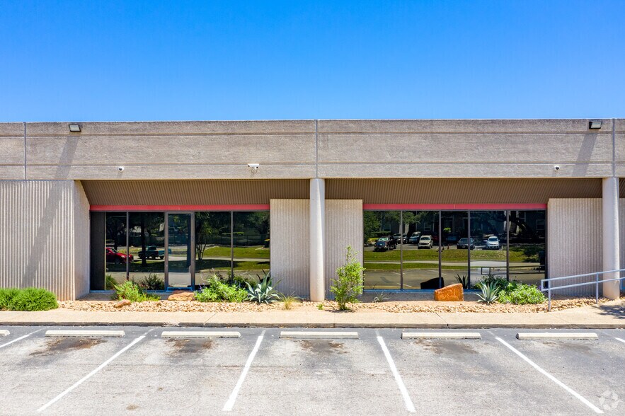 3300 Nacogdoches Rd, San Antonio, TX à louer - Photo de l’immeuble – Image 3 sur 5