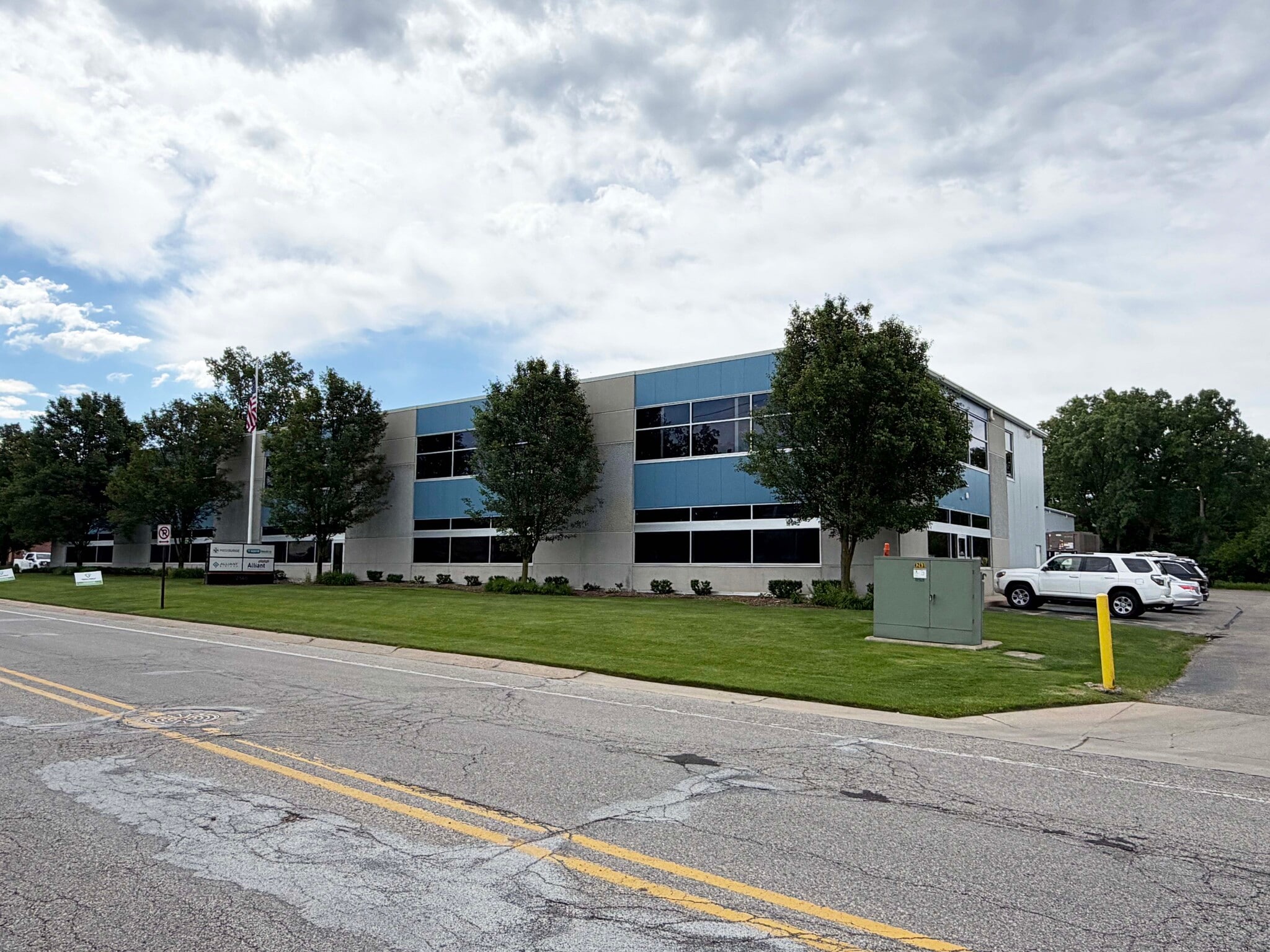 2140 Oak Industrial Dr NE, Grand Rapids, MI à louer Photo de l’immeuble– Image 1 sur 17