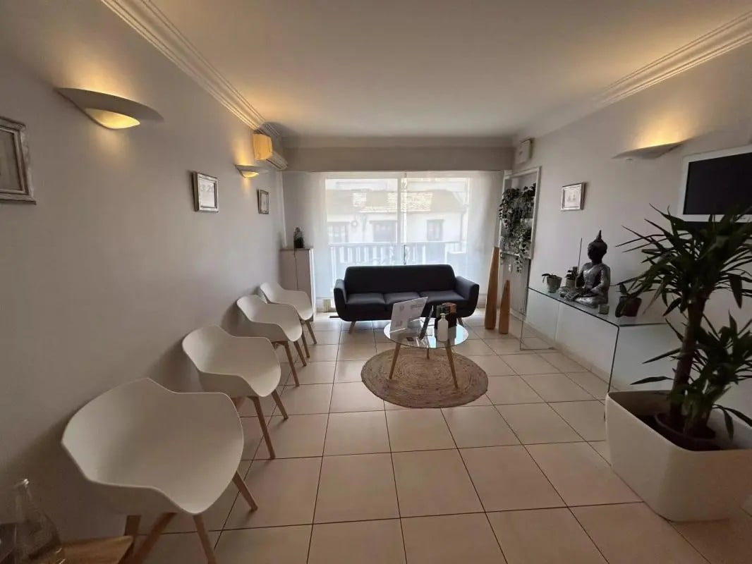 Bureau dans Cagnes-sur-Mer à louer Photo de l’immeuble– Image 1 sur 8