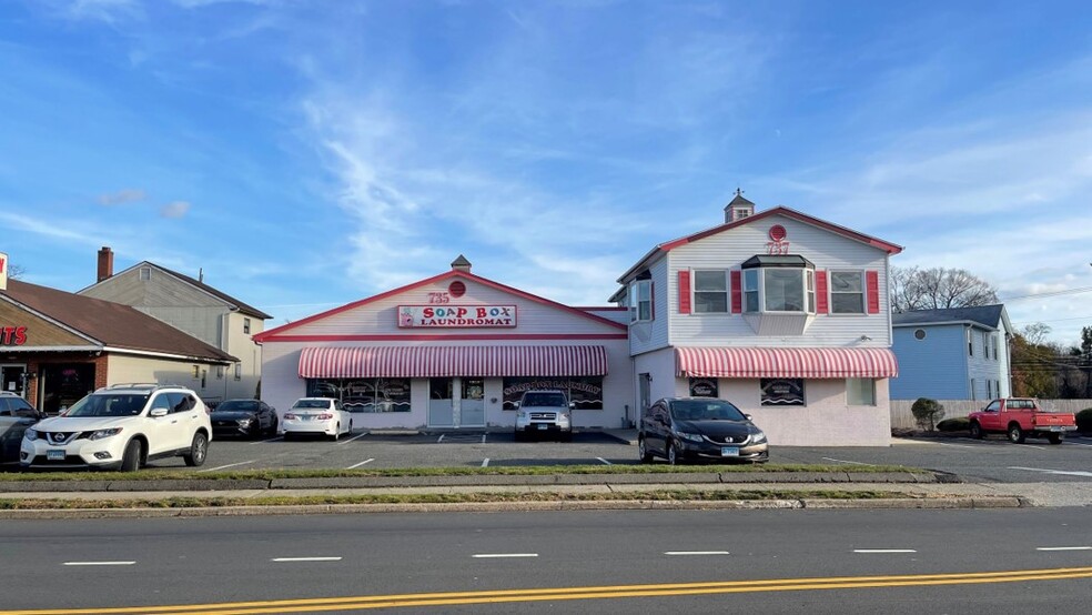 735-737 Villa Ave, Fairfield, CT à vendre - Photo principale – Image 1 sur 7