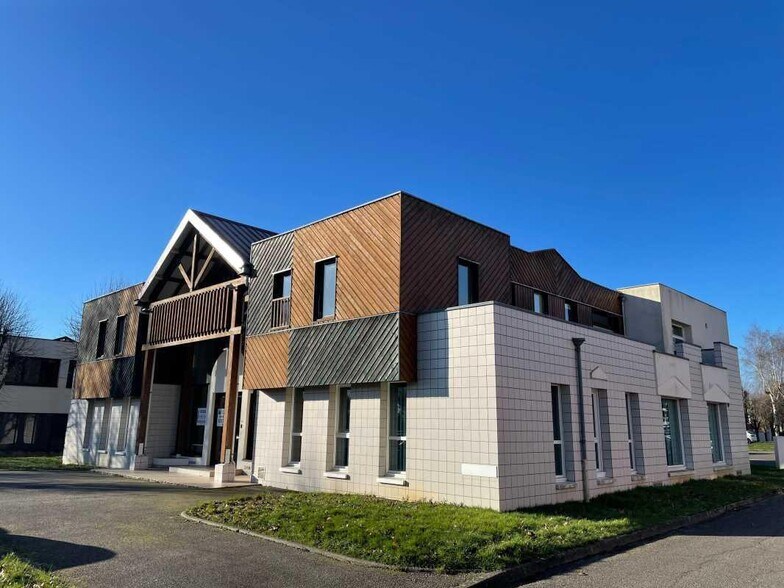 Bureau dans Mont-Saint-Aignan à louer - Photo de l’immeuble – Image 1 sur 9
