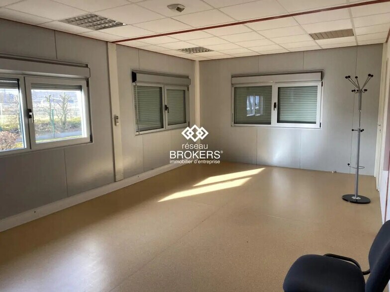 Bureau dans Varennes-sur-Allier à vendre - Photo de l’immeuble – Image 3 sur 8