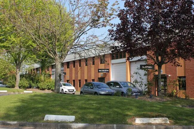 Plus de détails pour 13 Rue De La Perdrix, Tremblay-en-France - Bureau, Industriel/Logistique à louer