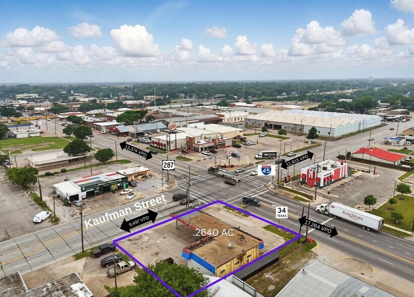 100 S Kaufman St, Ennis, TX à vendre - Photo de l’immeuble – Image 3 sur 13