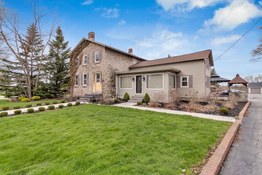 9060 Main St, Clarence, NY à vendre - Photo de l’immeuble – Image 2 sur 50