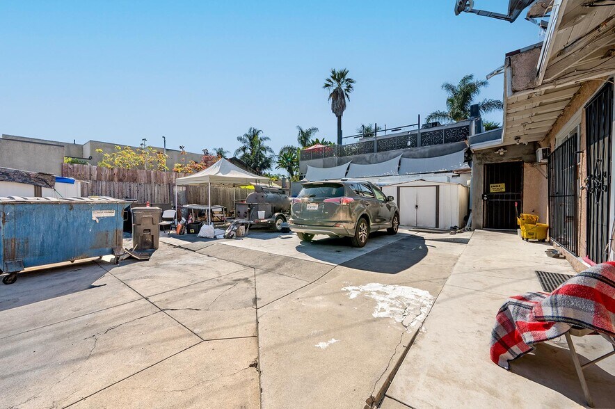 2336-2338 Pacific Ave, Long Beach, CA à vendre - Photo de l’immeuble – Image 3 sur 45