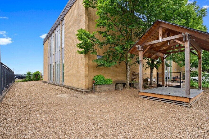 2510 SW 1st Ave, Portland, OR à louer - Photo de l’immeuble – Image 1 sur 42