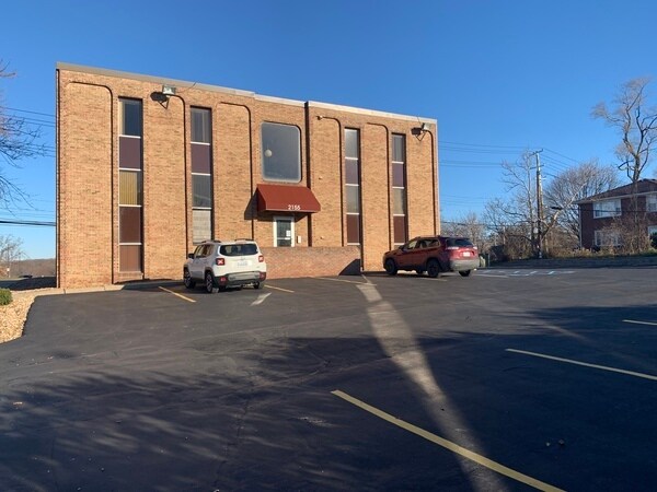 2155 Jackson Ave, Ann Arbor, MI à louer - Photo principale – Image 2 sur 6