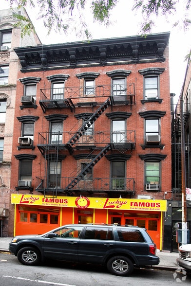 370 W 52nd St, New York, NY à louer - Photo de l’immeuble – Image 2 sur 2