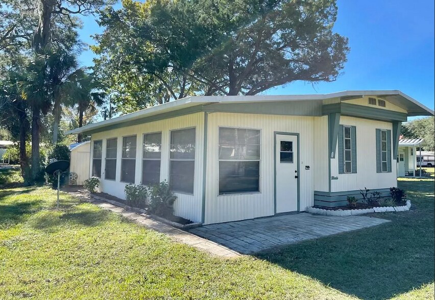 8400 W Miss Maggie Dr, Homosassa, FL à vendre - Photo de l’immeuble – Image 1 sur 5
