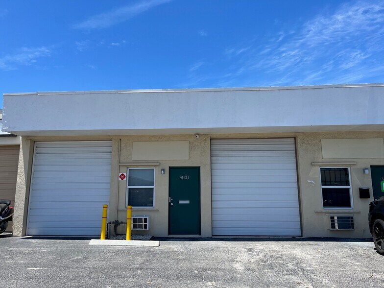 4530-4534 NE 11th Ave, Oakland Park, FL à louer - Photo de l’immeuble – Image 3 sur 7