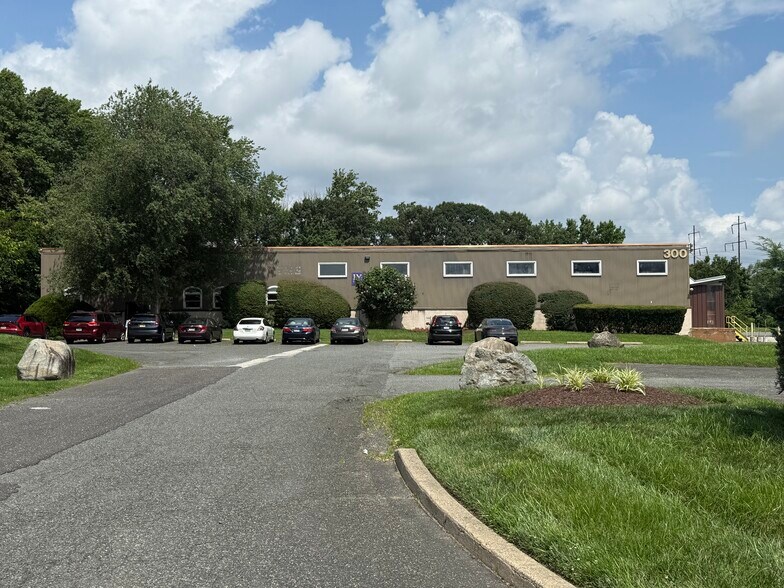 300 Elmwood Ave, Sharon Hill, PA à vendre - Photo de l’immeuble – Image 2 sur 8