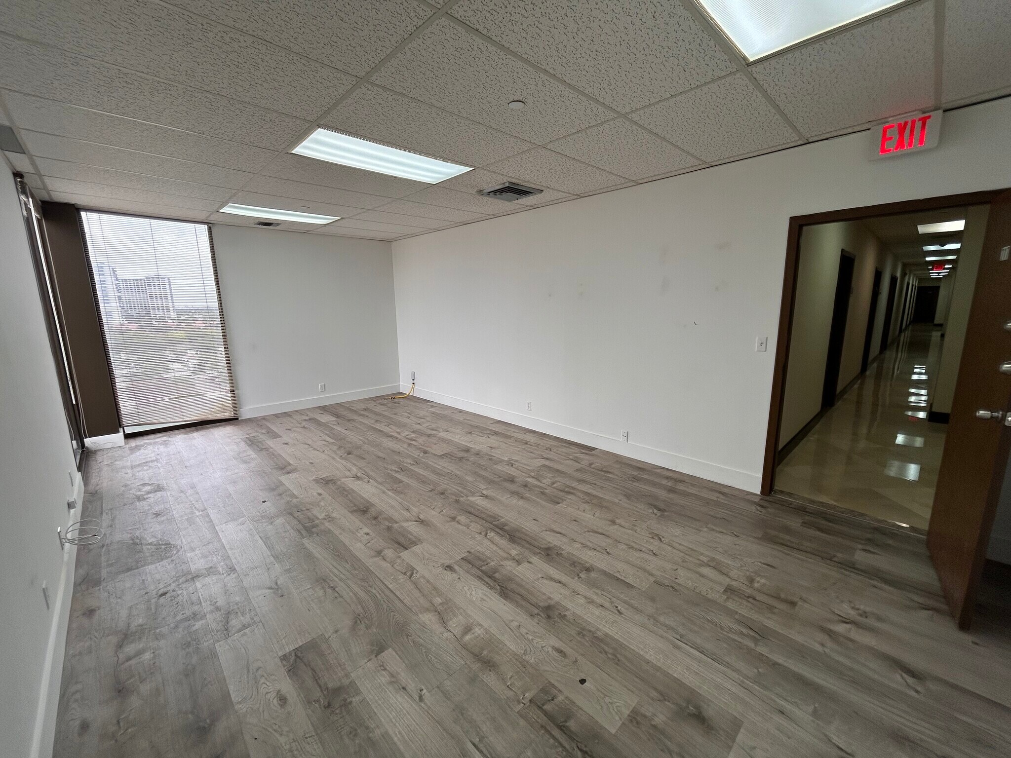 2500 E Hallandale Beach Blvd, Hallandale Beach, FL à louer Photo intérieure– Image 1 sur 4