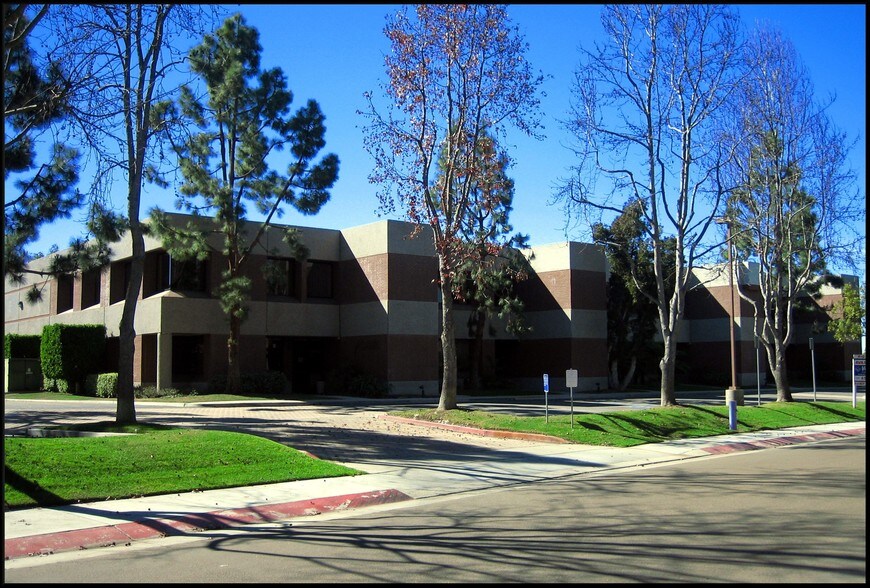6335 Ferris Sq, San Diego, CA à louer - Photo de l’immeuble – Image 3 sur 4