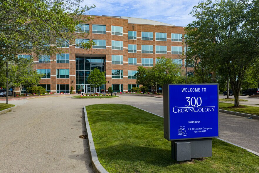 300 Crown Colony Dr, Quincy, MA à louer - Photo de l’immeuble – Image 2 sur 21