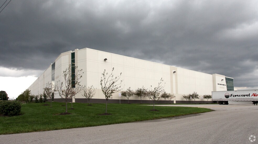 1399 Perry Rd, Plainfield, IN à louer - Photo de l’immeuble – Image 2 sur 3