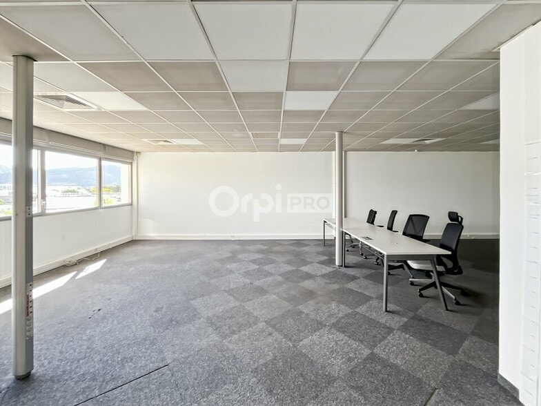 Bureau dans Aubagne à louer - Photo intérieure – Image 3 sur 8