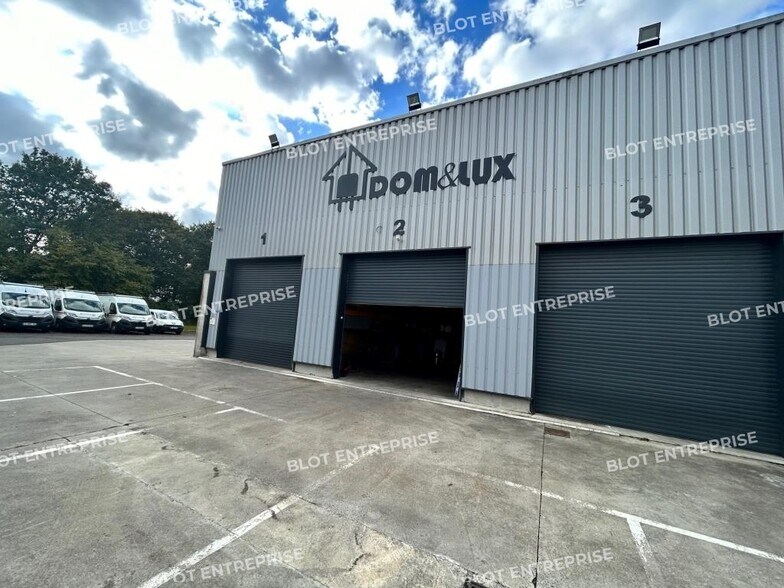 Local d'activités dans Corps Nuds à vendre - Photo de l’immeuble – Image 2 sur 12