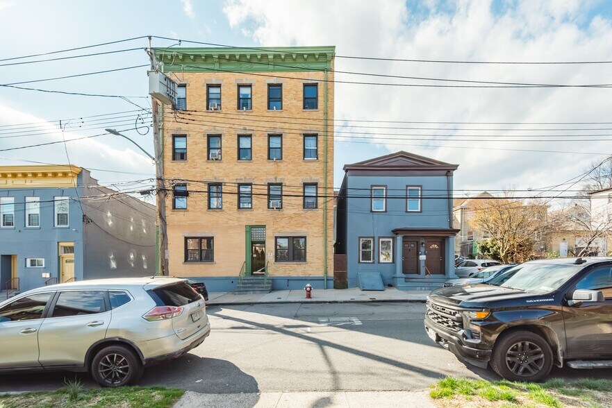 536 N High St, Mount Vernon, NY à vendre - Photo de l’immeuble – Image 1 sur 40