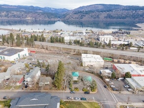 708 Columbia St, Hood River, OR à vendre Photo de l’immeuble– Image 2 sur 23