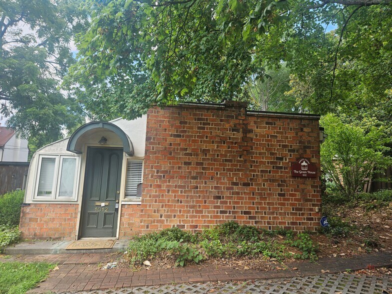 1012 W Fifth St, Winston-Salem, NC à louer - Photo de l’immeuble – Image 2 sur 8