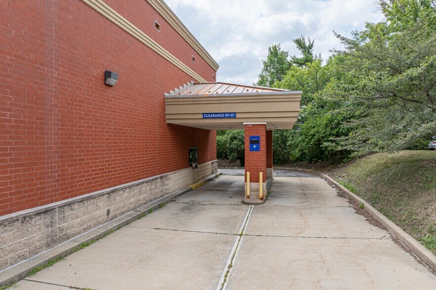 1121 Bower Hill Rd, Pittsburgh, PA à vendre - Photo de l’immeuble – Image 3 sur 5