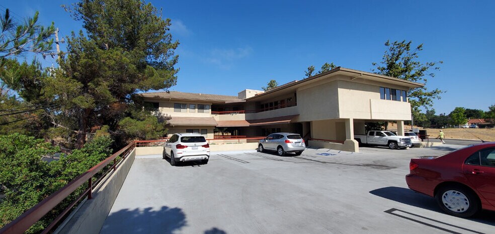 650 Alamo Pintado Rd, Solvang, CA à louer - Photo de l’immeuble – Image 2 sur 8