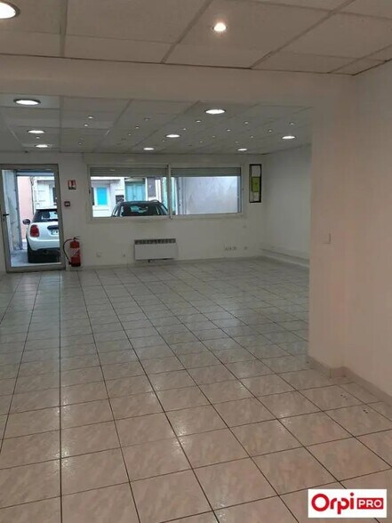 Local commercial dans Valence à louer - Photo intérieure – Image 1 sur 9