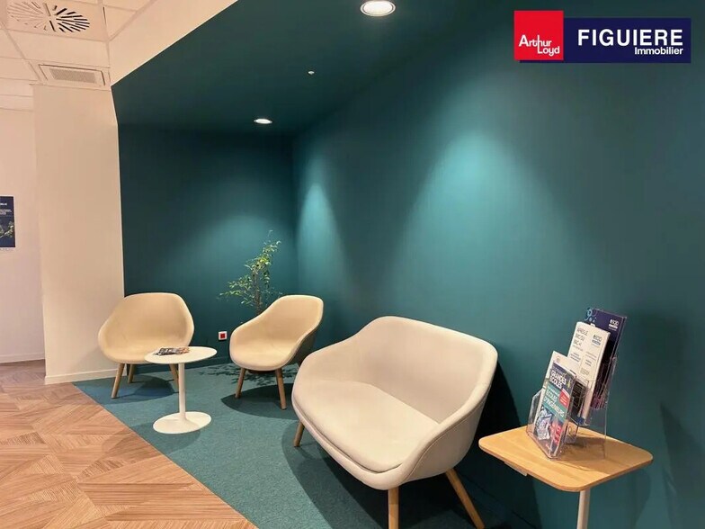 851 Avenue Jean Dalmas, Aix-en-Provence à louer - Photo de l’immeuble – Image 3 sur 7