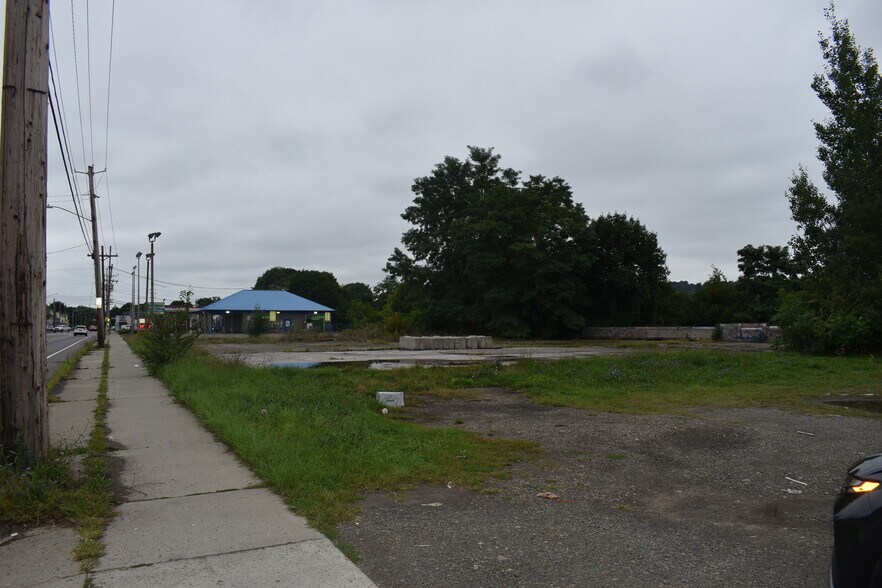 2309 E Main St, Endicott, NY à vendre - Photo de l’immeuble – Image 3 sur 3