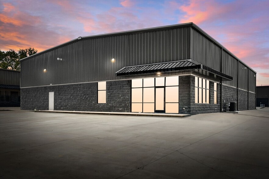 1170 Dunlop Ln, Clarksville, TN à louer - Photo de l’immeuble – Image 2 sur 38