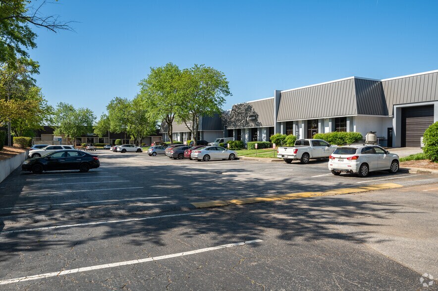1200 Woodruff Rd, Greenville, SC à louer - Photo de l’immeuble – Image 3 sur 20