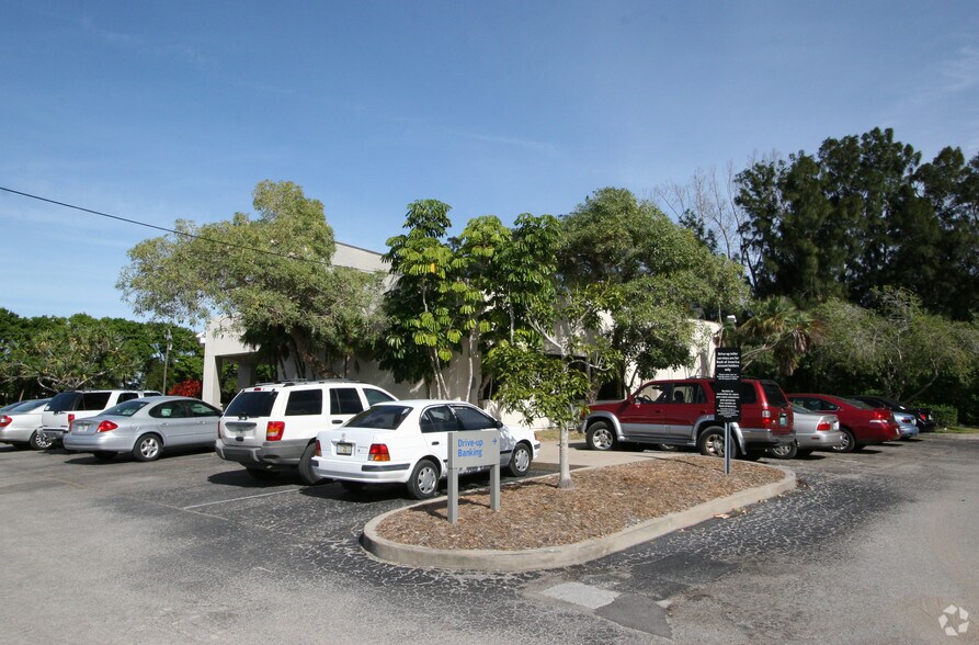 699 Manatee Ave, Holmes Beach, FL à vendre - Photo de l’immeuble – Image 3 sur 6