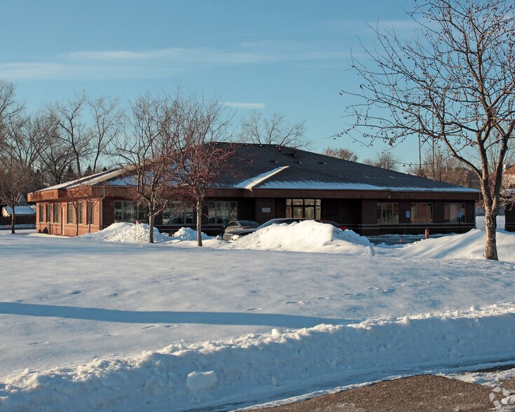 13786 Frontier Ct, Burnsville, MN à vendre - Photo de l’immeuble – Image 3 sur 27