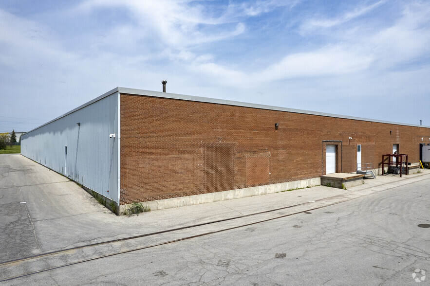 155-161 Orenda Rd, Brampton, ON à louer - Photo de l’immeuble – Image 3 sur 4