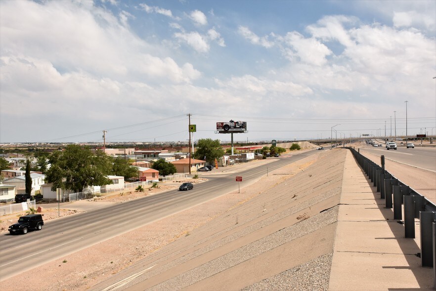 7800 N Gateway Blvd, El Paso, TX à vendre - Photo principale – Image 1 sur 20