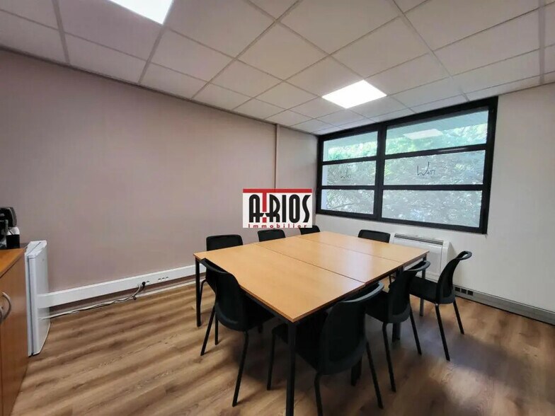 Local d'activités dans La Seyne-sur-Mer à vendre - Photo de l’immeuble – Image 3 sur 12