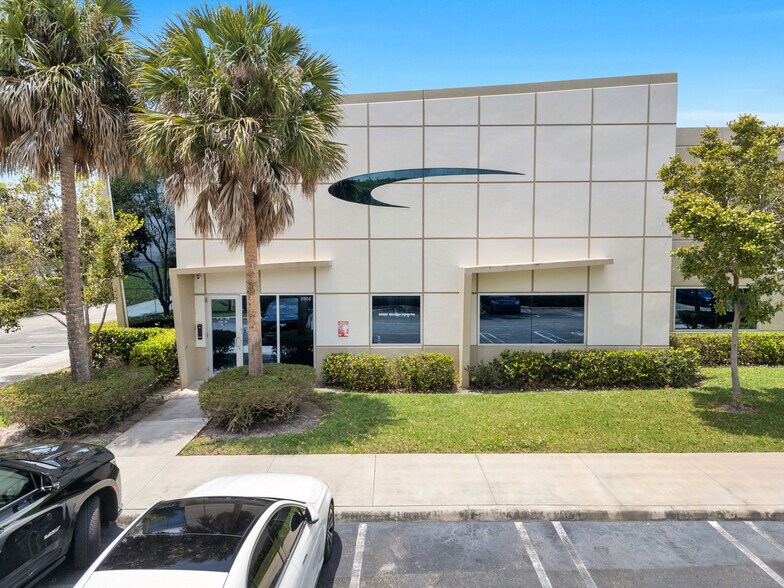 3900 NW 126th Ave, Coral Springs, FL à vendre - Photo de l’immeuble – Image 3 sur 28