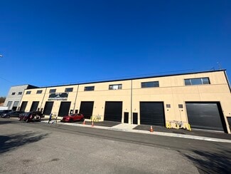 Plus de détails pour 484 Sharrotts Rd, Staten Island, NY - Industriel/Logistique à vendre