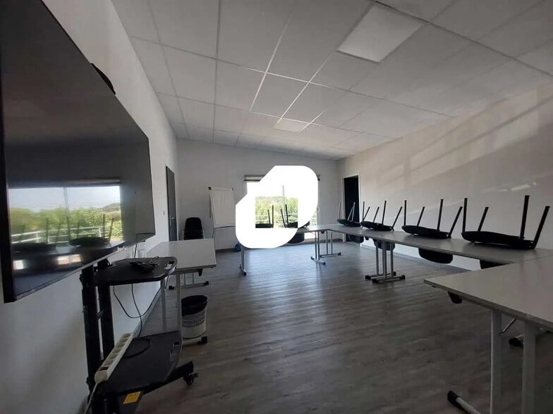 Bureau dans Gallargues-le-Montueux à louer - Photo intérieure – Image 3 sur 11